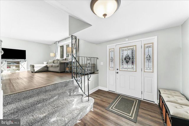 70 WEATHERVANE RD, Aston, PA 19014