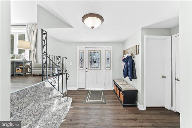 70 WEATHERVANE RD, Aston, PA 19014