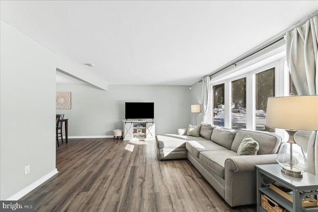 70 WEATHERVANE RD, Aston, PA 19014