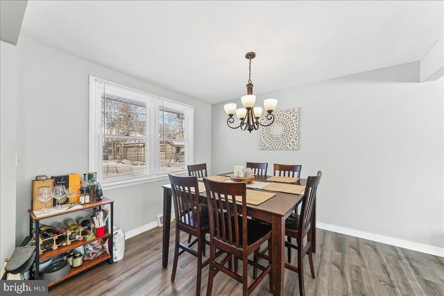 70 WEATHERVANE RD, Aston, PA 19014