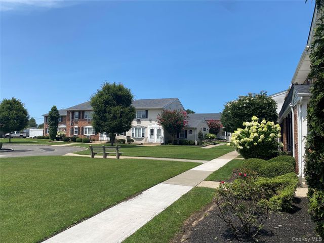 500 Kensington Lane, Bethpage, NY 11714