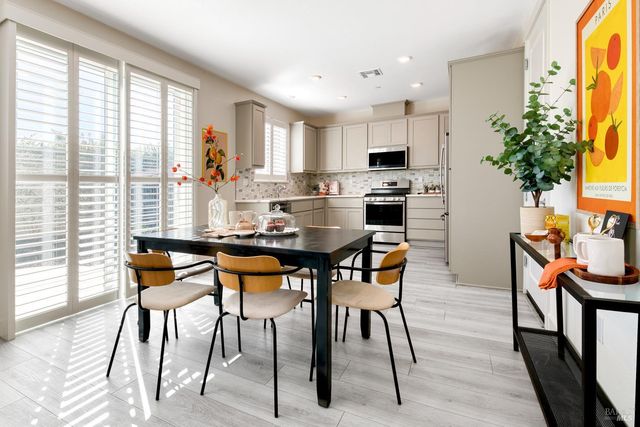 704 Granite Ln, Fairfield, CA 94534