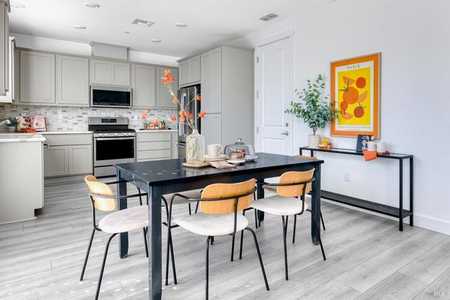 704 Granite Ln, Fairfield, CA 94534