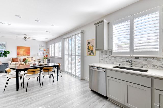 704 Granite Ln, Fairfield, CA 94534