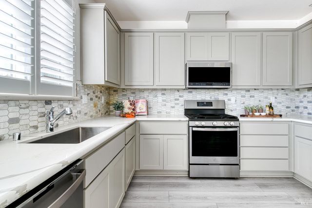 704 Granite Ln, Fairfield, CA 94534