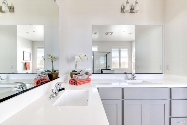 704 Granite Ln, Fairfield, CA 94534