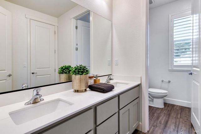 704 Granite Ln, Fairfield, CA 94534