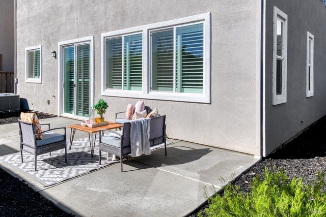 704 Granite Ln, Fairfield, CA 94534