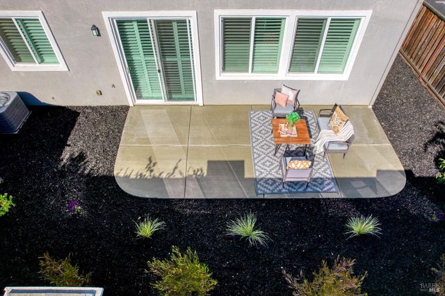 704 Granite Ln, Fairfield, CA 94534