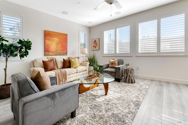 704 Granite Ln, Fairfield, CA 94534