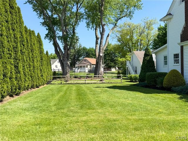 1400 Old Burrstone Road, Utica, NY 13502
