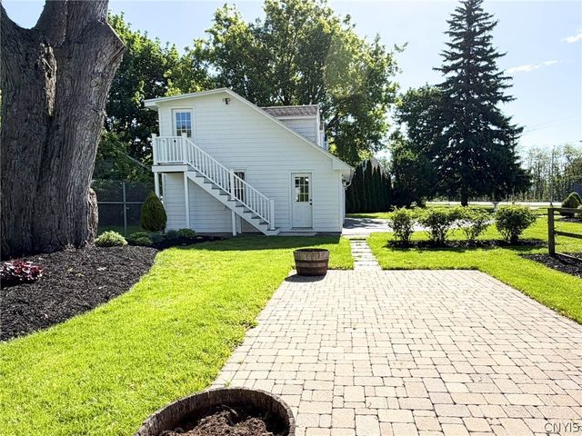 1400 Old Burrstone Road, Utica, NY 13502