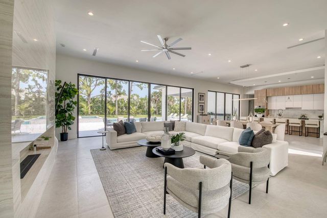5382 Sea Biscuit Road, Palm Beach Gardens, FL 33418