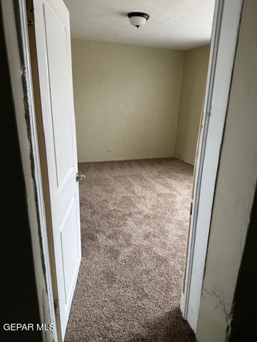 660 Mauer Road, El Paso, TX 79915