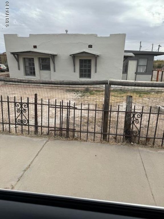 660 Mauer Road, El Paso, TX 79915
