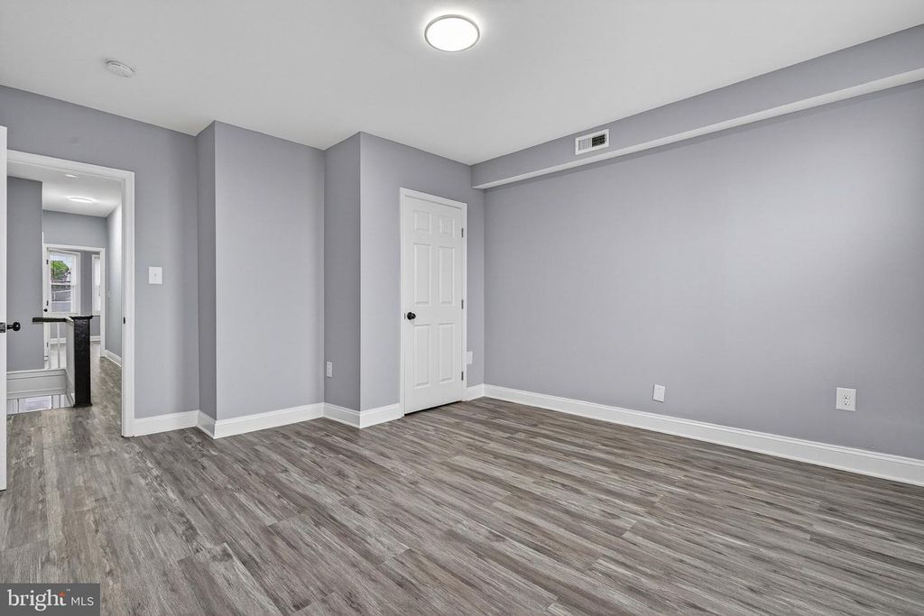 Image 14 of property listing at 4711 PENNINGTON AVE, Baltimore, MD 21226