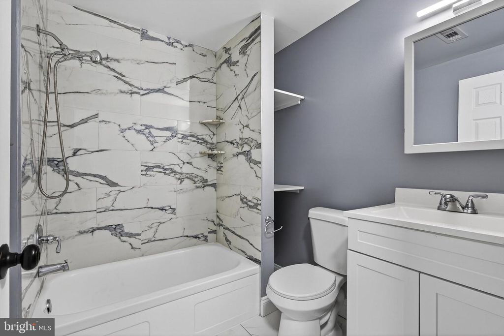 Image 15 of property listing at 4711 PENNINGTON AVE, Baltimore, MD 21226