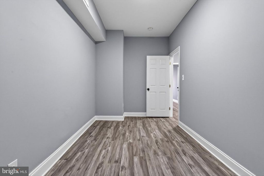 Image 17 of property listing at 4711 PENNINGTON AVE, Baltimore, MD 21226