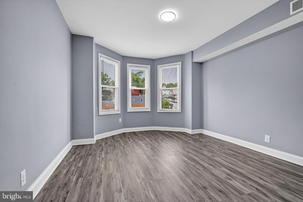 Image 19 of property listing at 4711 PENNINGTON AVE, Baltimore, MD 21226