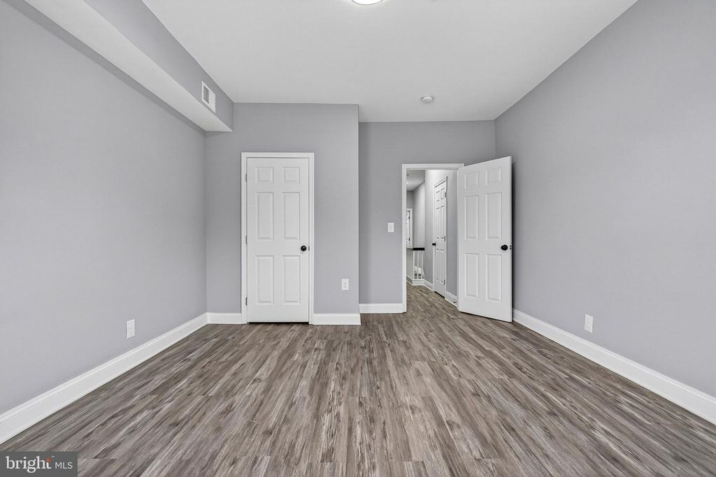 Image 20 of property listing at 4711 PENNINGTON AVE, Baltimore, MD 21226
