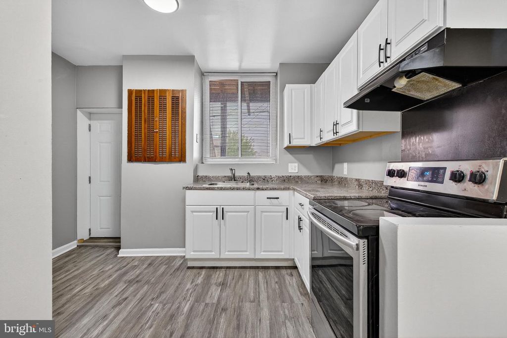 Image 22 of property listing at 4711 PENNINGTON AVE, Baltimore, MD 21226