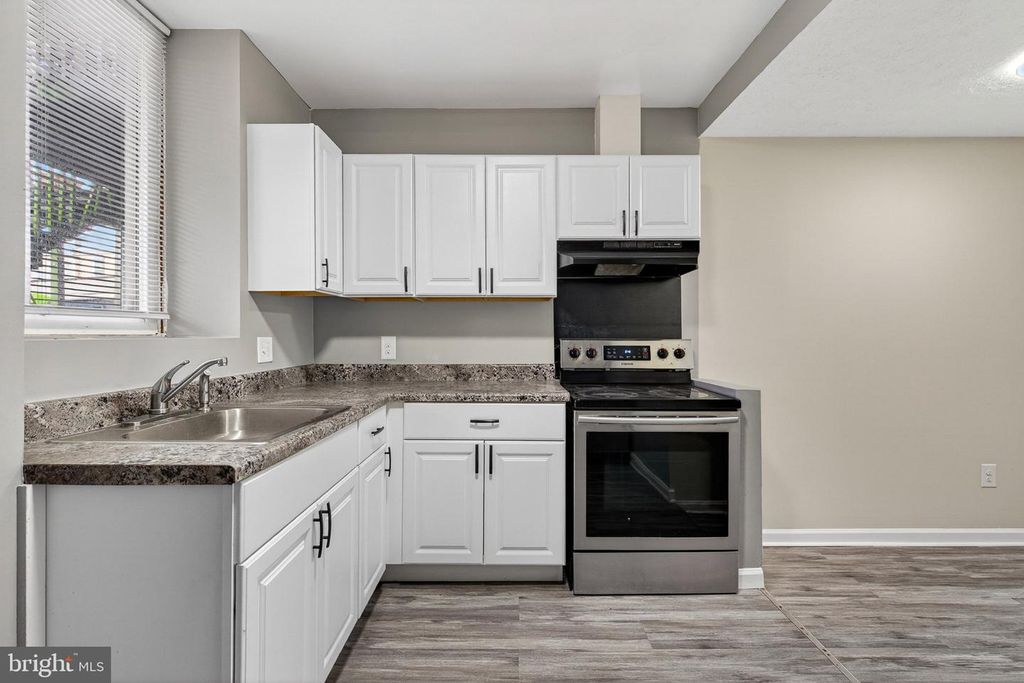 Image 23 of property listing at 4711 PENNINGTON AVE, Baltimore, MD 21226