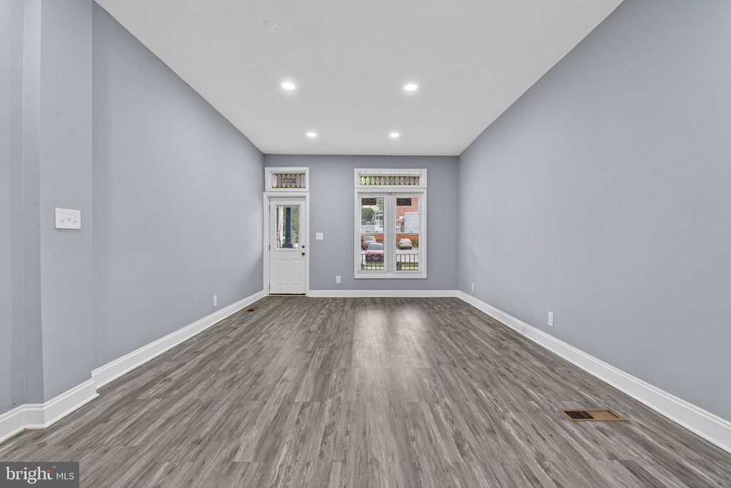 Image 3 of property listing at 4711 PENNINGTON AVE, Baltimore, MD 21226