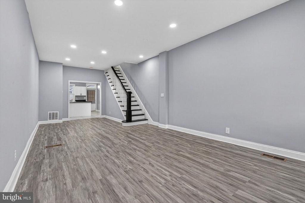 Image 5 of property listing at 4711 PENNINGTON AVE, Baltimore, MD 21226