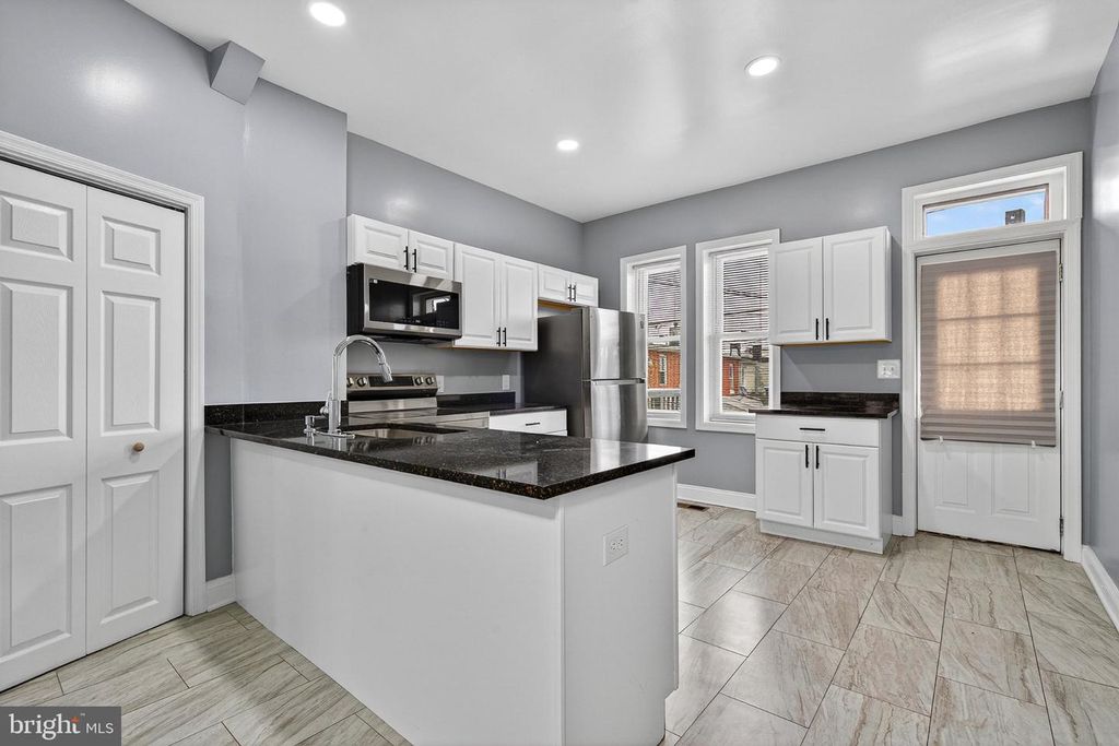 Image 8 of property listing at 4711 PENNINGTON AVE, Baltimore, MD 21226