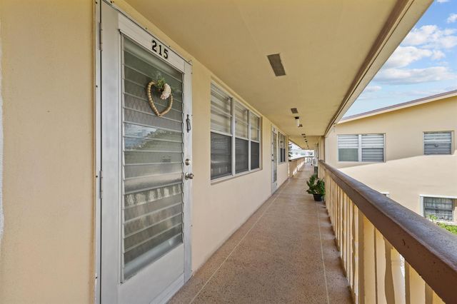 215 Sheffield I, West Palm Beach, FL 33417