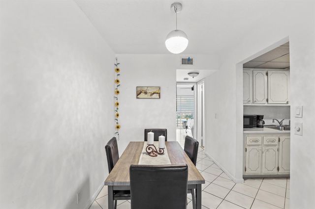 215 Sheffield I, West Palm Beach, FL 33417