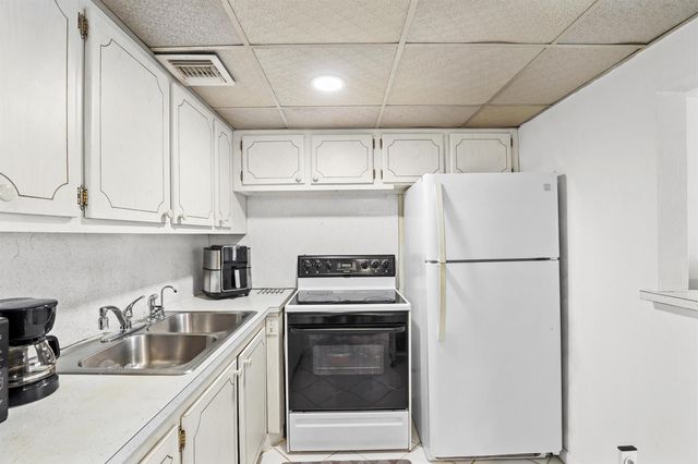 215 Sheffield I, West Palm Beach, FL 33417