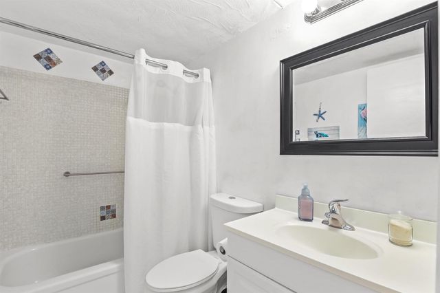 215 Sheffield I, West Palm Beach, FL 33417