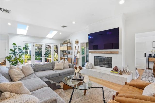 5636 Matilija, Valley Glen, CA 91401