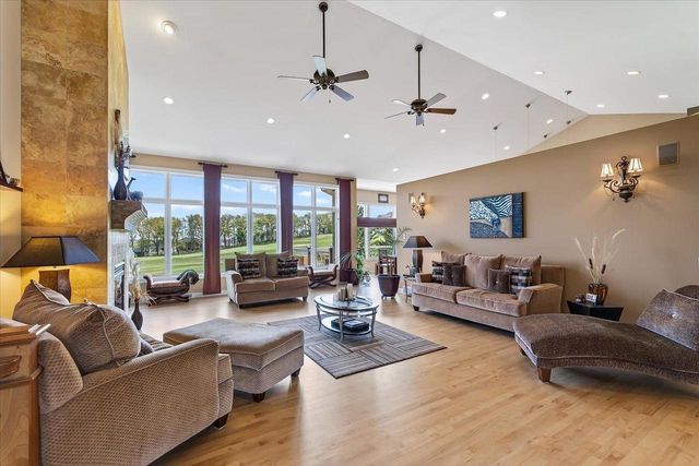 1053 Winged Foot Drive, Oregon, WI 53575