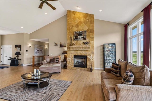 1053 Winged Foot Drive, Oregon, WI 53575