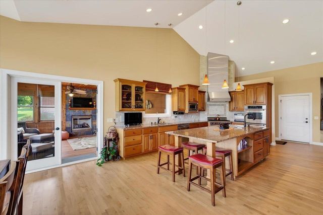 1053 Winged Foot Drive, Oregon, WI 53575