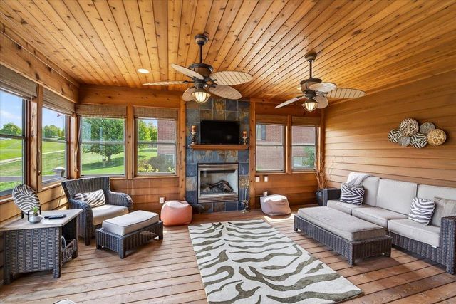 1053 Winged Foot Drive, Oregon, WI 53575