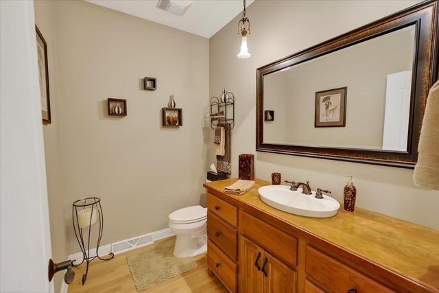 1053 Winged Foot Drive, Oregon, WI 53575