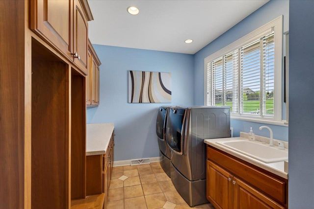 1053 Winged Foot Drive, Oregon, WI 53575