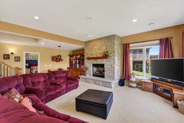 1053 Winged Foot Drive, Oregon, WI 53575