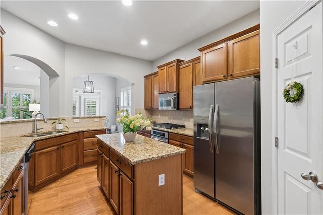 329 Northbrooke Lane, Woodstock, GA 30188