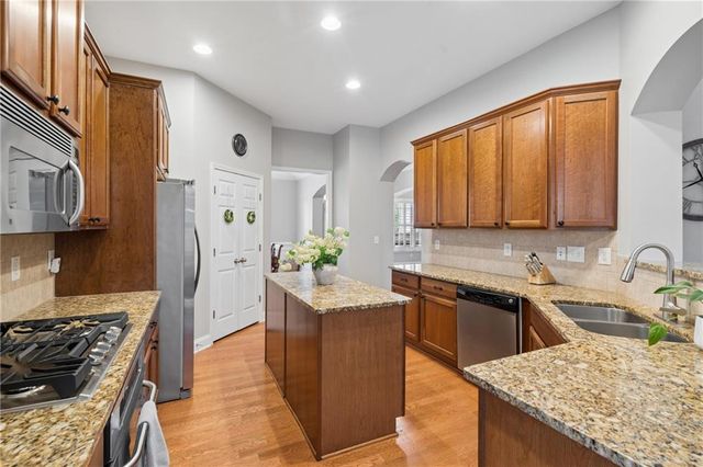329 Northbrooke Lane, Woodstock, GA 30188