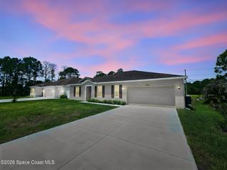 8445 101st Court, Vero Beach, FL 32967