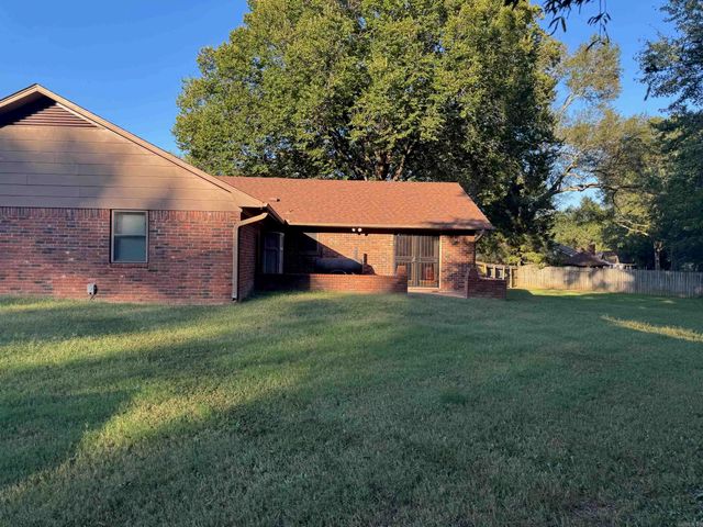 13 W Rockwood Drive, Conway, AR 72034