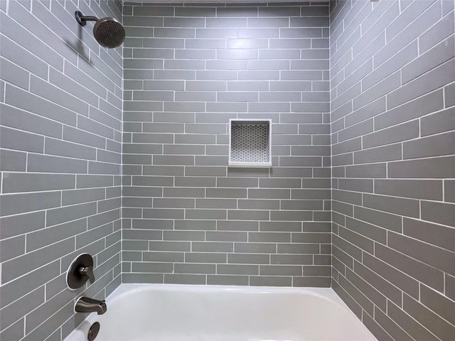 7021 Smith Drive, Hitchcock, TX 77563