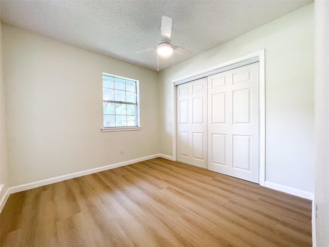 7021 Smith Drive, Hitchcock, TX 77563