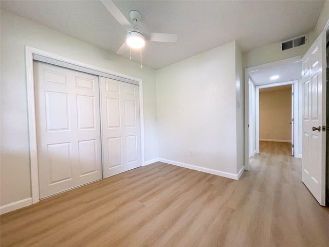 7021 Smith Drive, Hitchcock, TX 77563