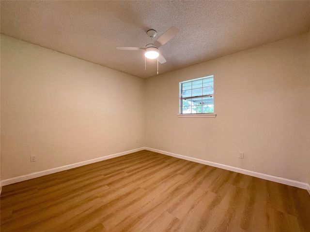 7021 Smith Drive, Hitchcock, TX 77563