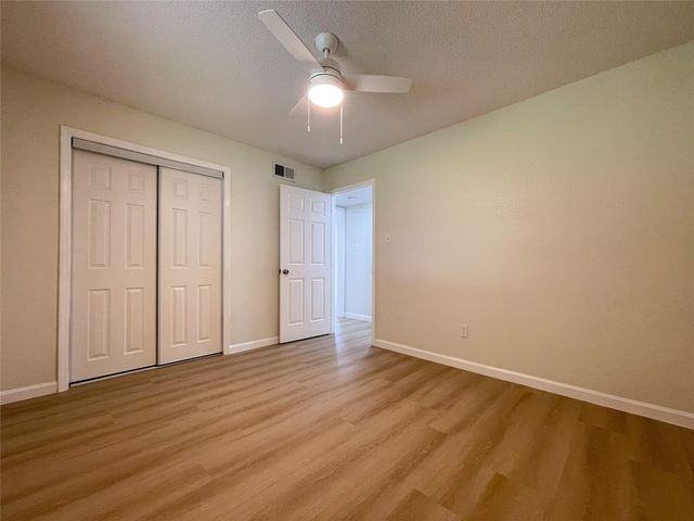 7021 Smith Drive, Hitchcock, TX 77563
